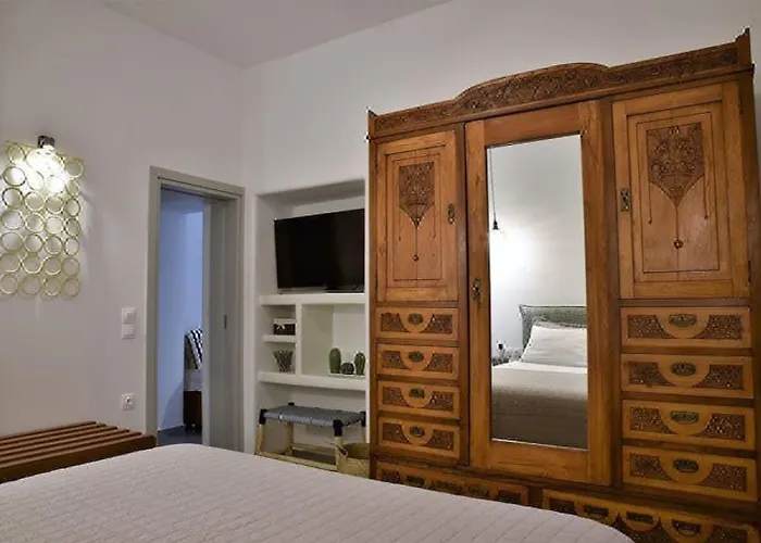 Mare Bay * Adamantas