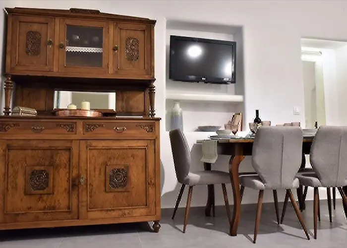 Mare Bay Daire Adamantas (Milos)